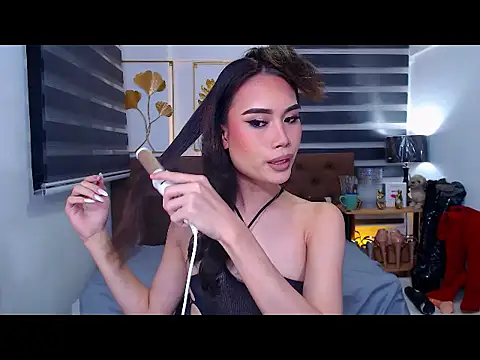 Snapshot of JuicyCockThea chatting on April 16, 11:55 am JuicyCockThea online show from April 16, 11:55 am