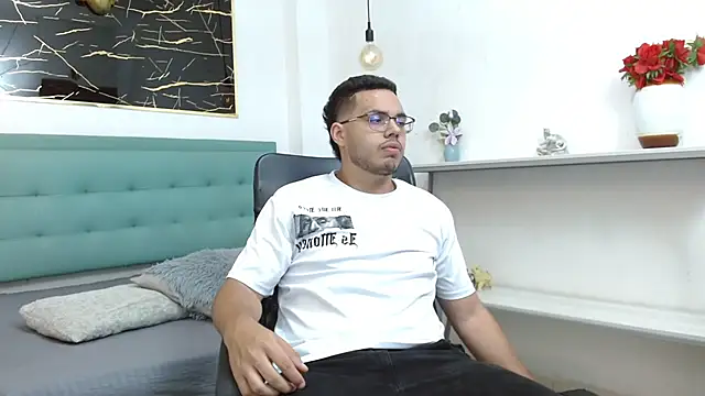 Trevor Ash online show from February 11, 3:33 am