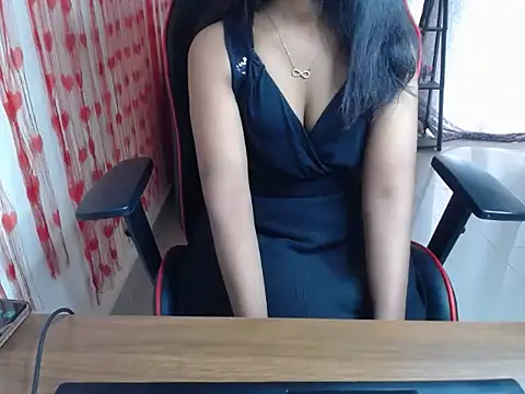 Snapshot of Hottie_yashika chatting on February 22, 7:19 am Hottie yashika online show from February 22, 7:19 am