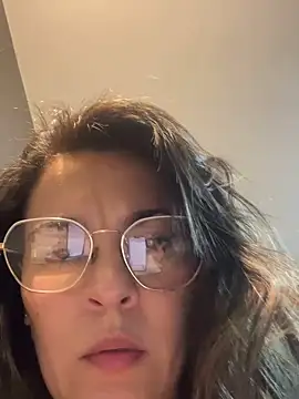 Snapshot of justinahallo chatting on March 1, 1:07 am justinahallo online show from March 1, 1:07 am