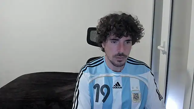 Snapshot of joaquin420_hot chatting on February 23, 8:55 am joaquin420 hot online show from February 23, 8:55 am