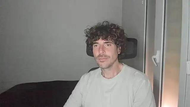 Snapshot of joaquin420_hot chatting on February 28, 11:11 am joaquin420 hot online show from February 28, 11:11 am