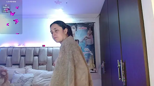 Snapshot of Jheriiz_1 chatting on February 17, 12:07 am Jheriiz 1 online show from February 17, 12:07 am