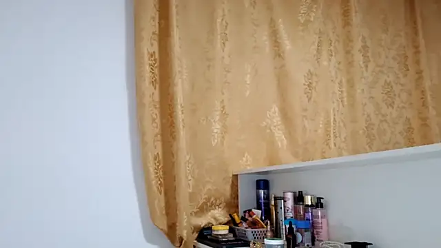 Snapshot of EsterSantopietro chatting on February 25, 10:08 pm EsterSantopietro online show from February 25, 10:08 pm