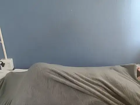 Snapshot of Sweet-Bella17 chatting on February 13, 7:26 am Sweet-Bella17 online show from February 13, 7:26 am