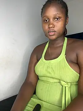 Snapshot of shyNia chatting on February 18, 3:52 pm shyNia online show from February 18, 3:52 pm