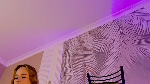 Snapshot of Abigail_Forland chatting on April 3, 5:27 am Abigail Forland online show from April 3, 5:27 am