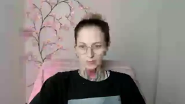 Esmi Winter online show from May 12, 5:54 pm