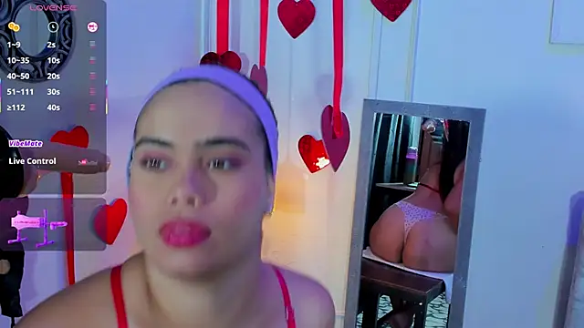 Snapshot of emily_prettygirl chatting on February 21, 12:39 pm emily prettygirl online show from February 21, 12:39 pm