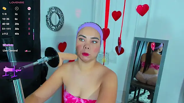 Snapshot of emily_prettygirl chatting on February 27, 1:00 pm emily prettygirl online show from February 27, 1:00 pm