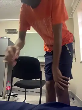 Snapshot of Effacement_OS chatting on February 9, 4:22 pm Effacement OS online show from February 9, 4:22 pm