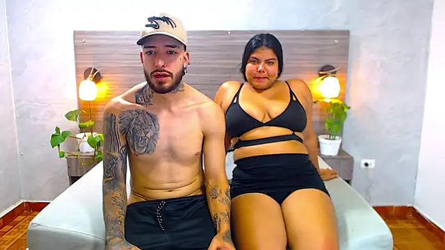 Snapshot of Paulina_And_Tayron chatting on February 12, 7:20 pm Paulina And Tayron online show from February 12, 7:20 pm