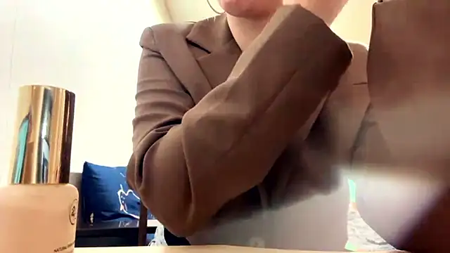 RoseBakeer online show from March 1, 8:11 pm