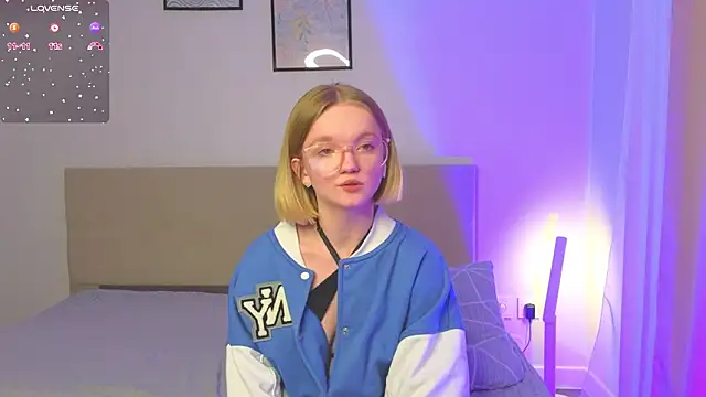 StellaBunny online show from February 18, 1:07 pm