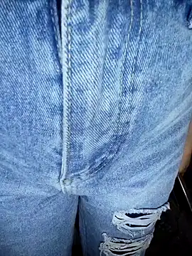 Snapshot of Layla_luvv chatting on March 1, 11:12 am Layla luvv online show from March 1, 11:12 am