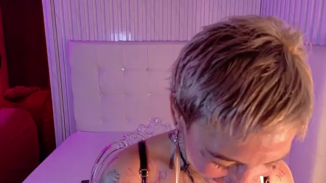 Snapshot of Everlyn_sexx chatting on February 13, 12:12 pm Everlyn sexx online show from February 13, 12:12 pm