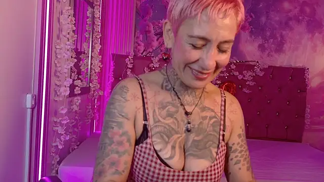 Snapshot of Everlyn_sexx chatting on February 16, 11:50 am Everlyn sexx online show from February 16, 11:50 am