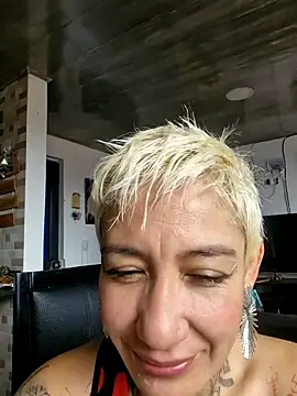 Snapshot of Everlyn_sexx chatting on July 19, 5:38 pm Everlyn sexx online show from July 19, 5:38 pm