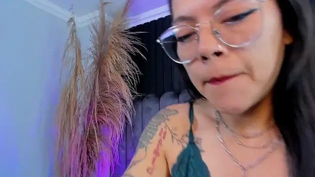 Snapshot of Lanadelrey_1 chatting on February 20, 12:16 pm Lanadelrey 1 online show from February 20, 12:16 pm