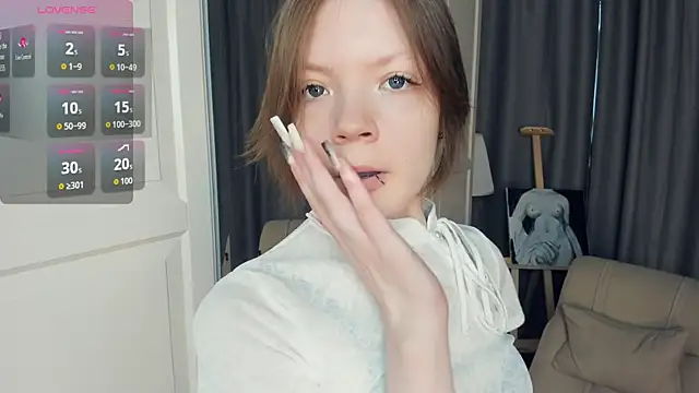 Snapshot of LavenderMitten chatting on May 15, 5:47 am LavenderMitten online show from May 15, 5:47 am