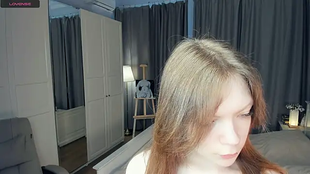Snapshot of LavenderMitten chatting on May 16, 5:48 am LavenderMitten online show from May 16, 5:48 am
