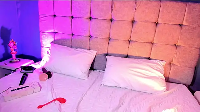 Blue Aura  online show from April 20, 6:53 pm