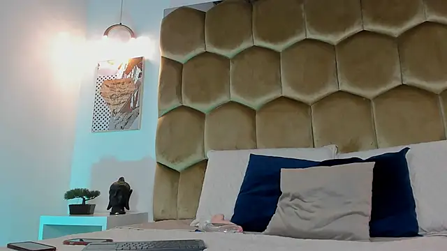 Snapshot of Mia_Reyesjs chatting on February 18, 9:55 pm Mia Reyesjs online show from February 18, 9:55 pm