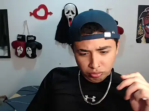 Snapshot of david_hot_crazy chatting on February 24, 6:44 am david hot crazy online show from February 24, 6:44 am