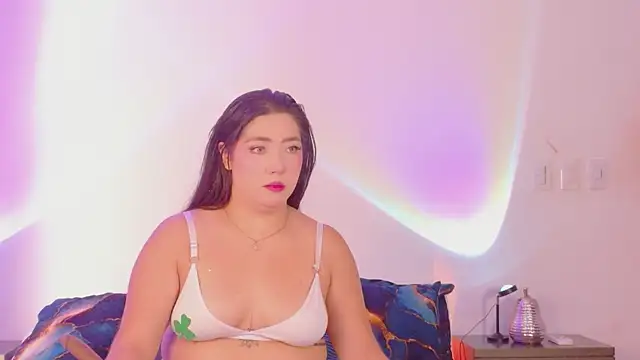 Hannah-Prada online show from June 24, 11:31 am