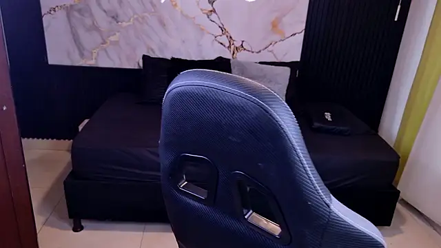 Snapshot of Sophie19__ chatting on February 19, 11:50 am Sophie19 online show from February 19, 11:50 am