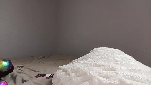 Snapshot of CreamyCookiee chatting on February 27, 4:01 am CreamyCookiee online show from February 27, 4:01 am