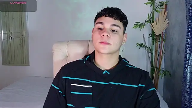 Snapshot of eithan_jonnes chatting on February 12, 5:30 pm eithan jonnes online show from February 12, 5:30 pm