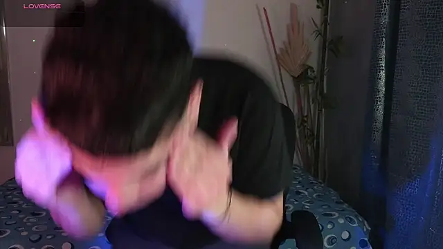 Snapshot of eithan_jonnes chatting on March 1, 8:44 pm eithan jonnes online show from March 1, 8:44 pm