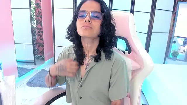 Julianne 7 online show from February 23, 8:50 pm