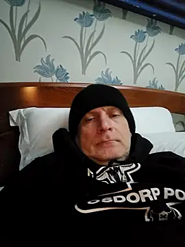 Snapshot of sk8brd_snwbrd_no_snitch chatting on February 20, 10:43 pm sk8brd snwbrd no snitch online show from February 20, 10:43 pm