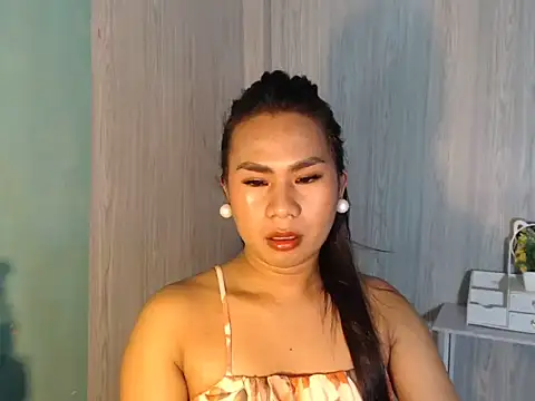 Snapshot of mauie69 chatting on July 15, 10:48 pm mauie69 online show from July 15, 10:48 pm