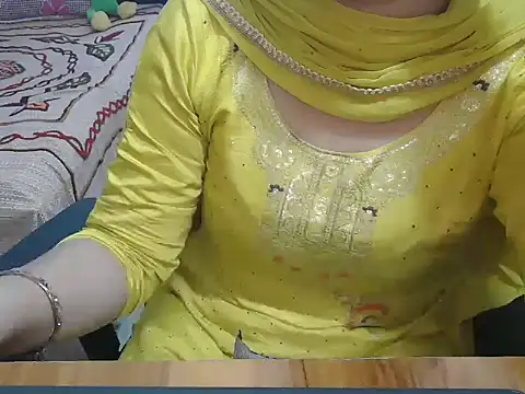 Snapshot of _chitranshi chatting on February 10, 5:33 am chitranshi online show from February 10, 5:33 am