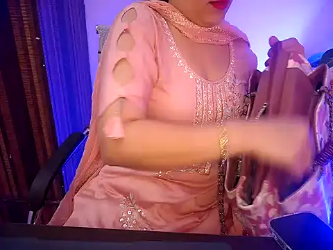 Snapshot of _chitranshi chatting on February 21, 5:19 am chitranshi online show from February 21, 5:19 am