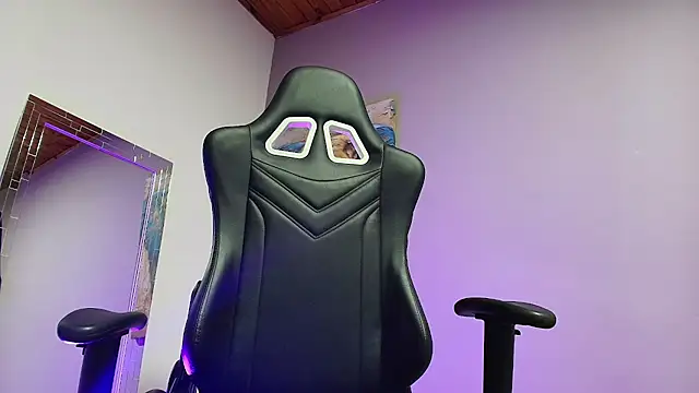 Snapshot of Noah-JONES chatting on February 17, 3:36 am Noah-JONES online show from February 17, 3:36 am