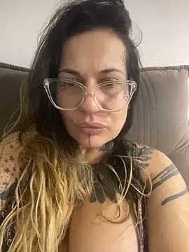 Snapshot of MissTamis chatting on February 14, 7:27 am MissTamis online show from February 14, 7:27 am