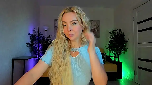 Snapshot of caty_kiss chatting on July 5, 4:19 am caty kiss online show from July 5, 4:19 am