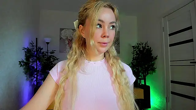 Snapshot of caty_kiss chatting on July 13, 4:37 am caty kiss online show from July 13, 4:37 am