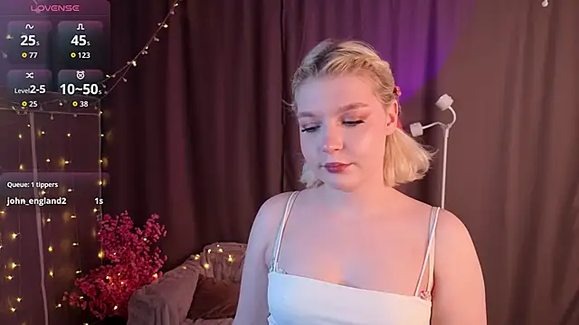 TobiteAnnie online show from March 1, 3:47 pm