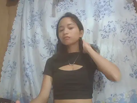 Snapshot of Asianpinay_Skinny1818 chatting on February 10, 10:41 am Asianpinay Skinny1818 online show from February 10, 10:41 am