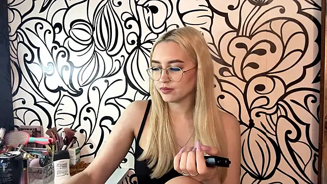 Kat Catherine online show from February 28, 11:11 am