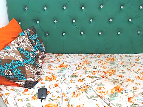 Snapshot of NtandoXx chatting on February 13, 3:46 am NtandoXx online show from February 13, 3:46 am