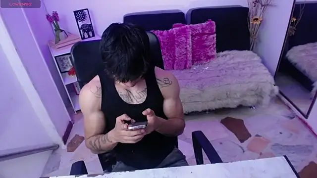 IanWest  online show from April 14, 12:00 pm