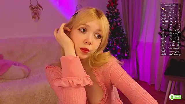 Snapshot of Rochelle_kitty chatting on February 10, 2:32 pm Rochelle kitty online show from February 10, 2:32 pm