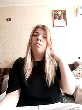 Snapshot of EvaTallor chatting on March 2, 6:25 am EvaTallor online show from March 2, 6:25 am