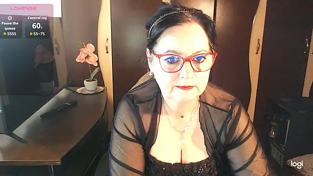 exiMIlf online show from May 3, 11:05 am